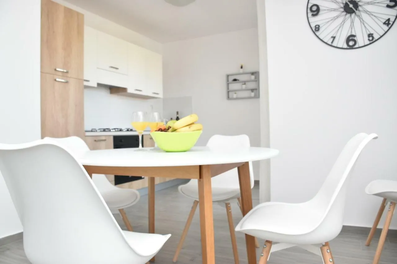Apartments Mino Razanac